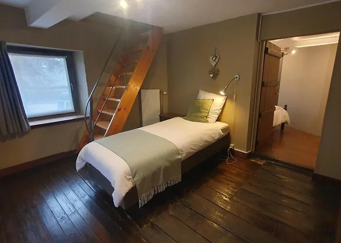 Les Pierris Near F1 Circuit